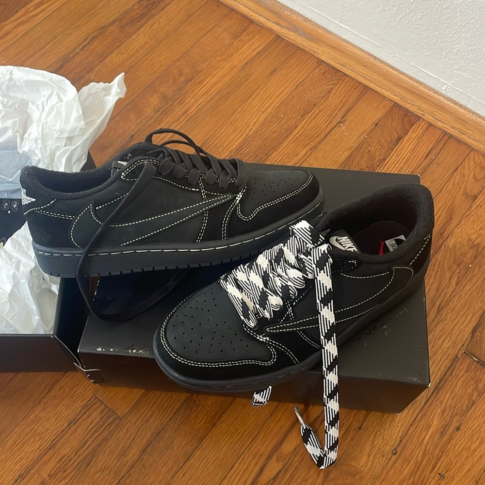 Travis Scott Black Phantoms